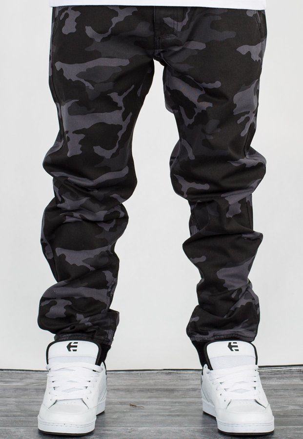 Spodnie Mass Jogger Classics Sneaker Fit black camo